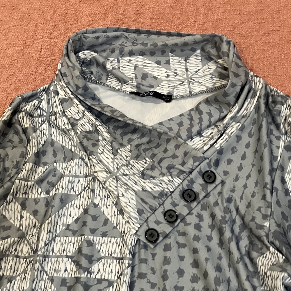 Wm’s small Gray Patterned Tunic Top - Picture 3 of 12